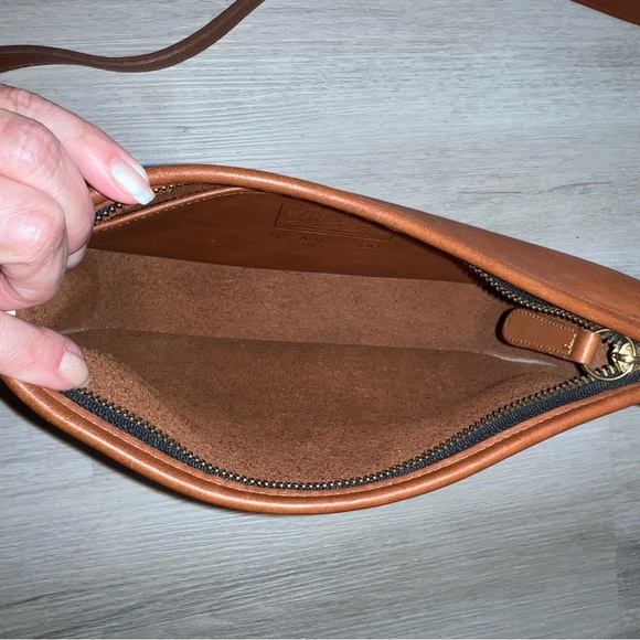 VINTAGE COACH MITCHELL BRITISH TAN
CROSSBODY BAG 9938 - Picture 7 of 13